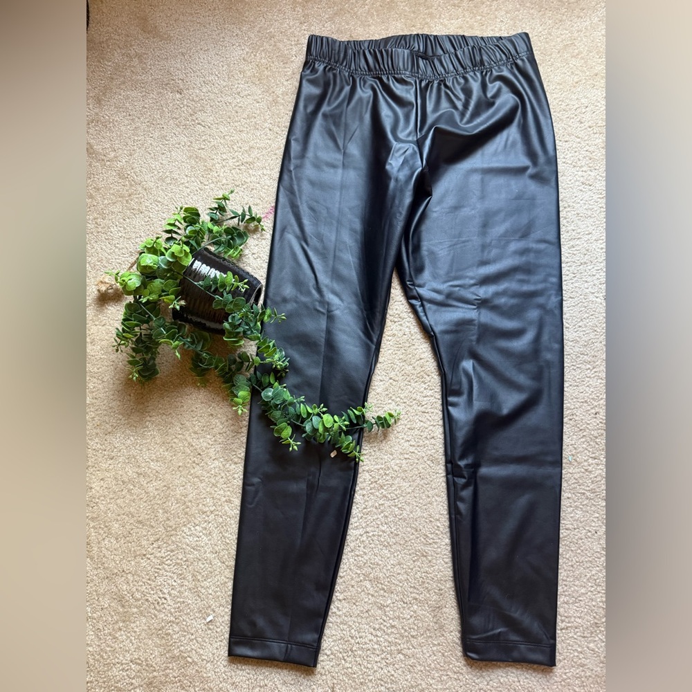 Women’s leather leggings